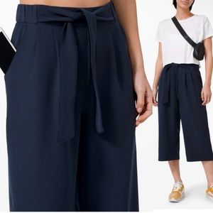 Lululemon wide leg noir pants size 4